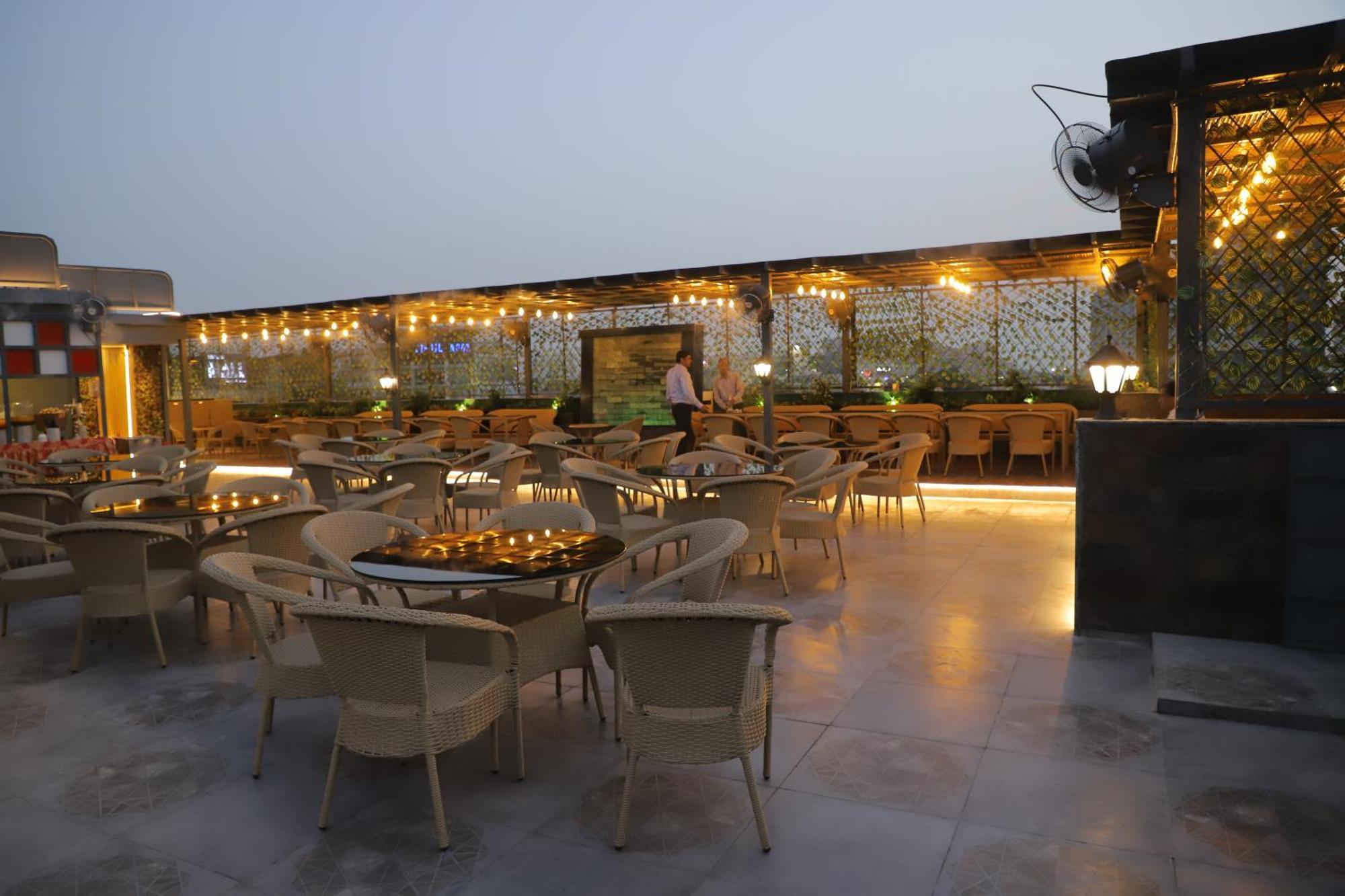 Hotel Haris Mg Road Gurugram Gurgaon Exteriör bild
